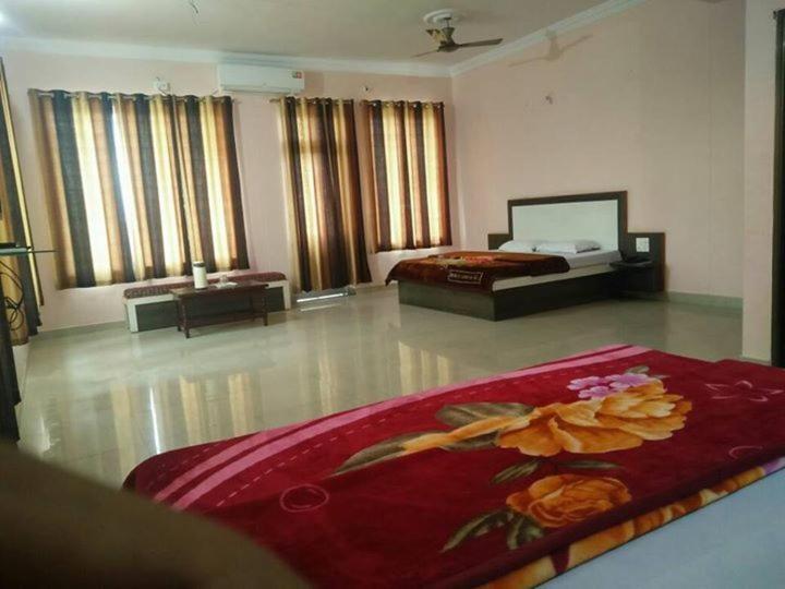 Hotelyashpalace Maihar Buitenkant foto